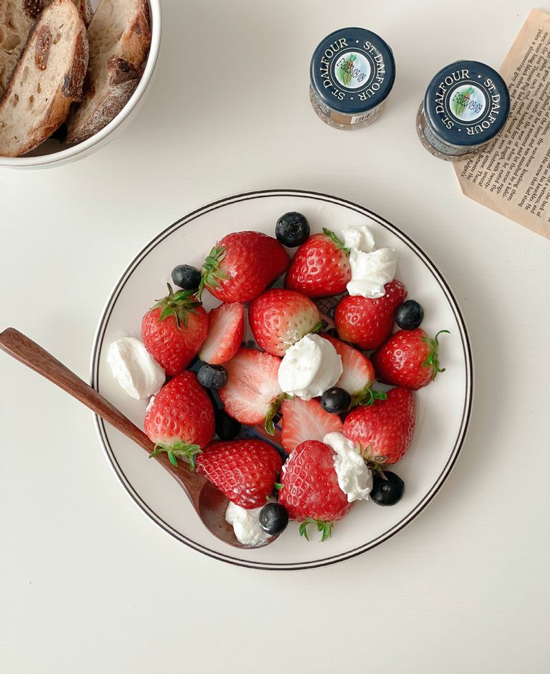 지금은 비싸지만 점점더 싸지겠죠 딸기디저트 잔뜩 만들어올께요 #샐러드 #딸기 #홈카페 #홈브런치 #제철과일 #다이어트