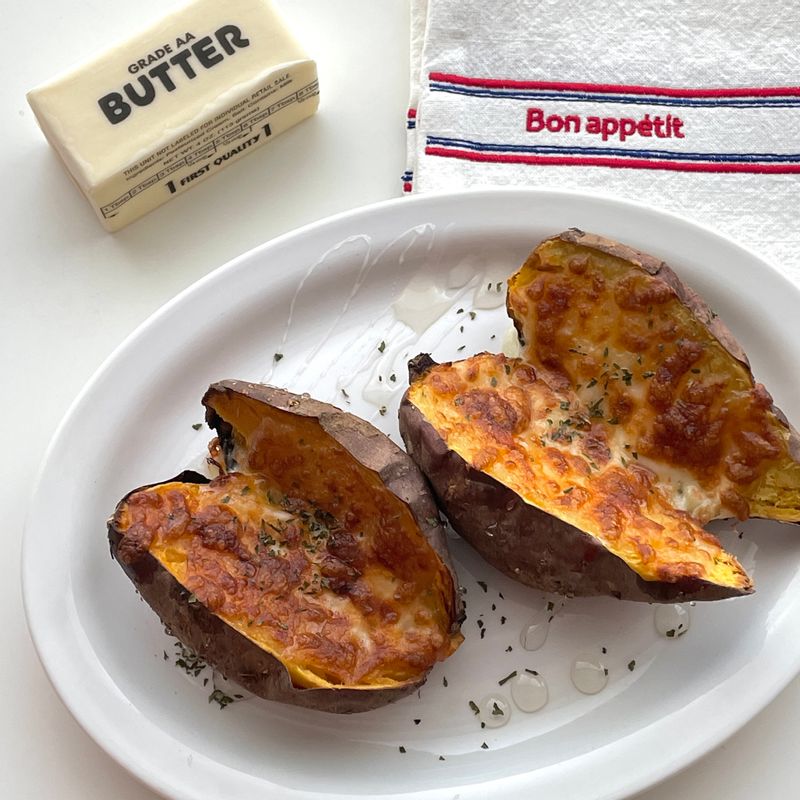 고구마 남는경우 많으시죠? 우리의식탁 에서 식재료만 검색하면 연관 검색이 가득 나와서 편하게 레시피를 볼수 있어용 거울에 말해뭐해 고구마 에어프라이에 허니랑 치즈 까지 넣으면 맛있는거랑 맛있는거 행진 이예요 #고구마 #고구마요리 #군고구마 #허니버터고구마 #허니버터 #치즈요리 #겨울간식 #홈카페 #샐러드