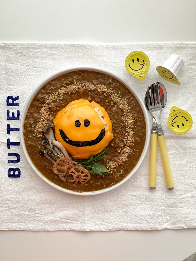 카레귀신 입니다 ㅎㅎ 카레 먹을듯 따듯한 밥위에 치즈를 올려보세요 밥이 더욱 고소해 집니다 #홈스토랑 #홈브런치 #집밥 #어린이요리 #카레 #치즈요리 #플레이팅