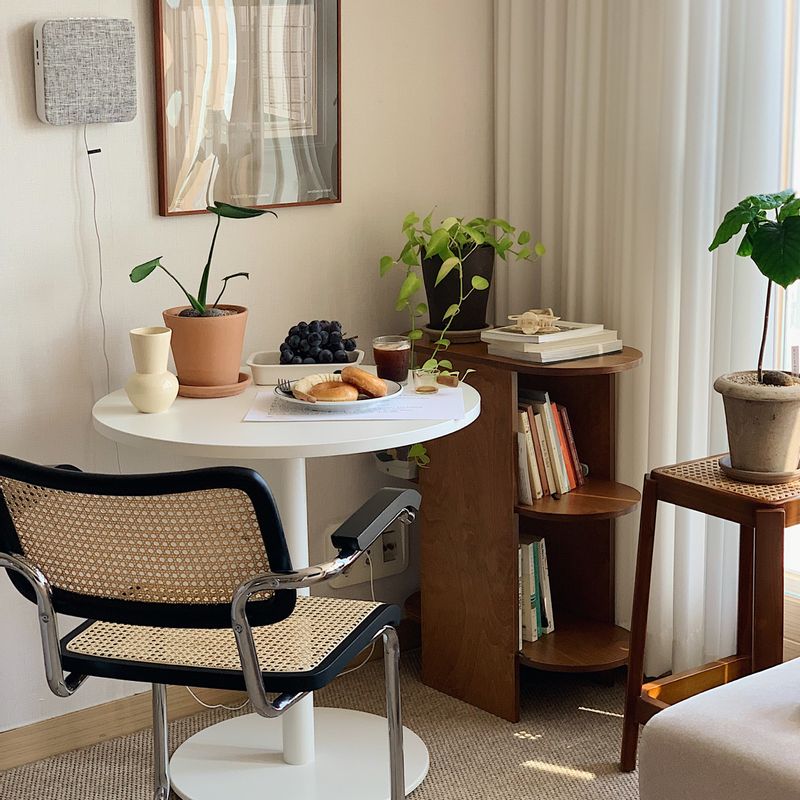 간단하게 도넛과 함께 하는 홈카페에요 만들어먹는것도 좋아하지만 가끔씩 간단하게 플레이팅해서 먹는 것도 좋아요 #홈카페 #도넛 #홈브런치