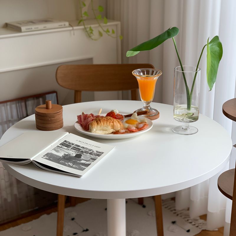 냉털로 간단한 브런치 한상 만들기. 늘 먹던 오렌지주스도 이쁜 고브렛에 담아서 마시니 두배로 맛있게 느껴지네요💚 #슈에뜨고블렛글라스 #고블렛 #홈카페 #홈브런치 #온더테이블