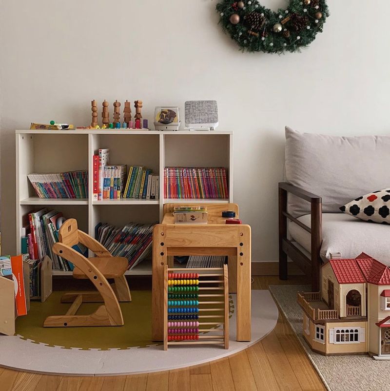 기존 사용하던 책상이 작아서 높은걸로 체인지! 확실히 아이가 더 좋아하네요😀 #야마토야부오노아미체책상 #유아책상 #책상 #책상세트 #아기책상