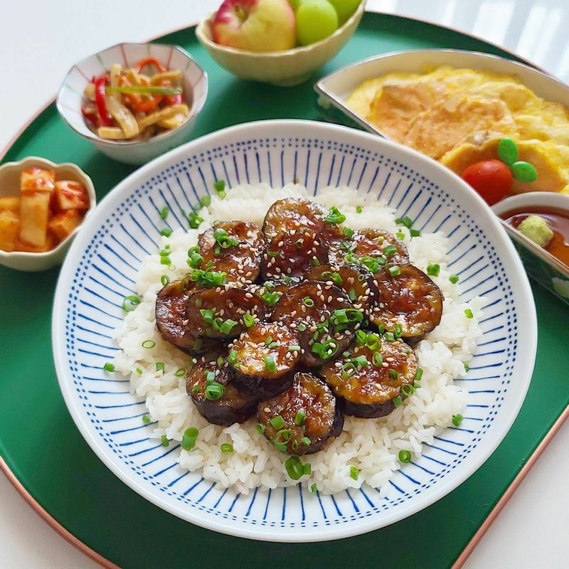 가지가 이렇게 맛있었나 싶은 느낌이예요. 부드러운 식감에 한그릇 뚝딱하게되는 마성의맛