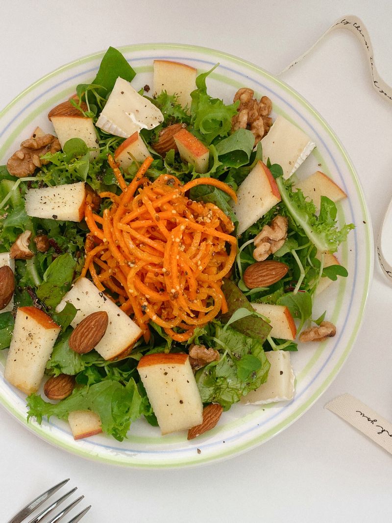 샌드위치 만들고 남은 자투리는 샐러드 토핑으로💚 햇당근으로 만들 당근라페까지🥕 #당근라페 #당근라페샐러드 #샐러드조합