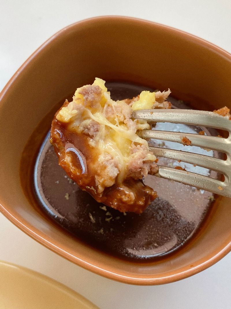 소스도 그 자체로 너무 맛있더라구요? 저는 찍먹파~🧡 #데미소스 #함박카츠정식