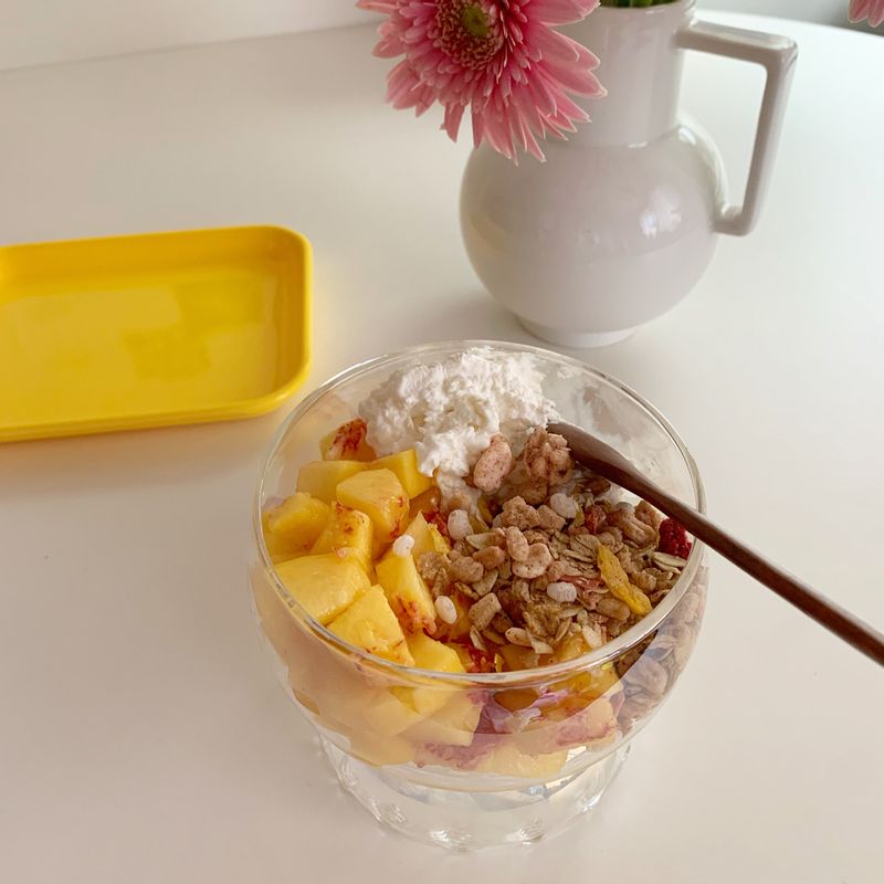 집에서 만든 꾸덕꾸덕한 그릭요거트🤍 무슨과일이든 너무 잘 어울려요🥰 #온더테이블#그릭요거트#요거트제조기