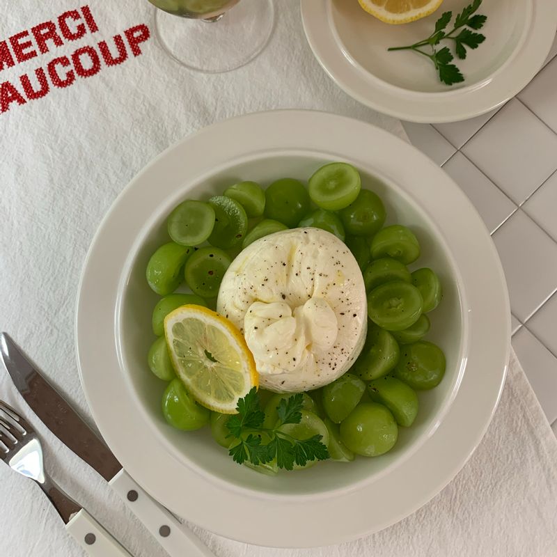 샤인머스캣이랑 부라타는 말모조합이죠💚🤍 #샤인머스캣#부라타치즈#온더테이블