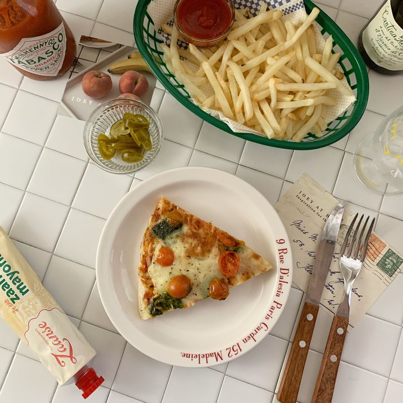 가끔은 냉동피자도 괜찮은 간식이에요🍕🍟  #냉동피자 #온더테이블 #간식 #감자튀김