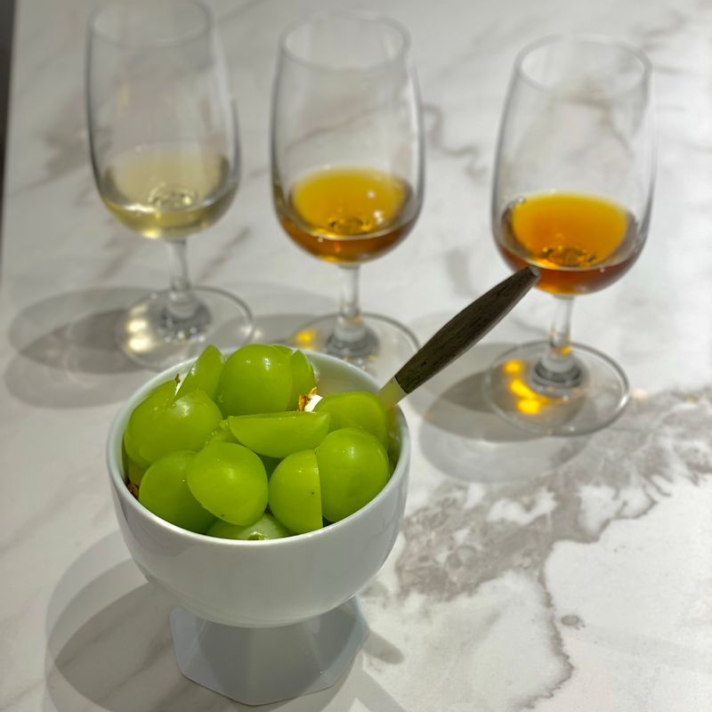 그릭요거트에 그래놀라, 그리고 샤인머스캣🤍 무자기 요거트볼 하나 사보고 넘 맘에 들어서 두개나 더 샀어요 😍 #무자기 #그릇 #요거트 #그릭요거트 #샤인머스캣