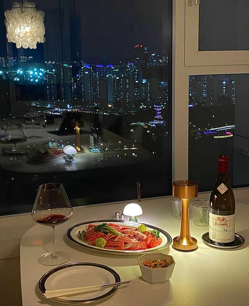 참치와 피노누아 제일 애정하는 조합이에요!  #와인안주 #홈바 #참치 #피노누아
