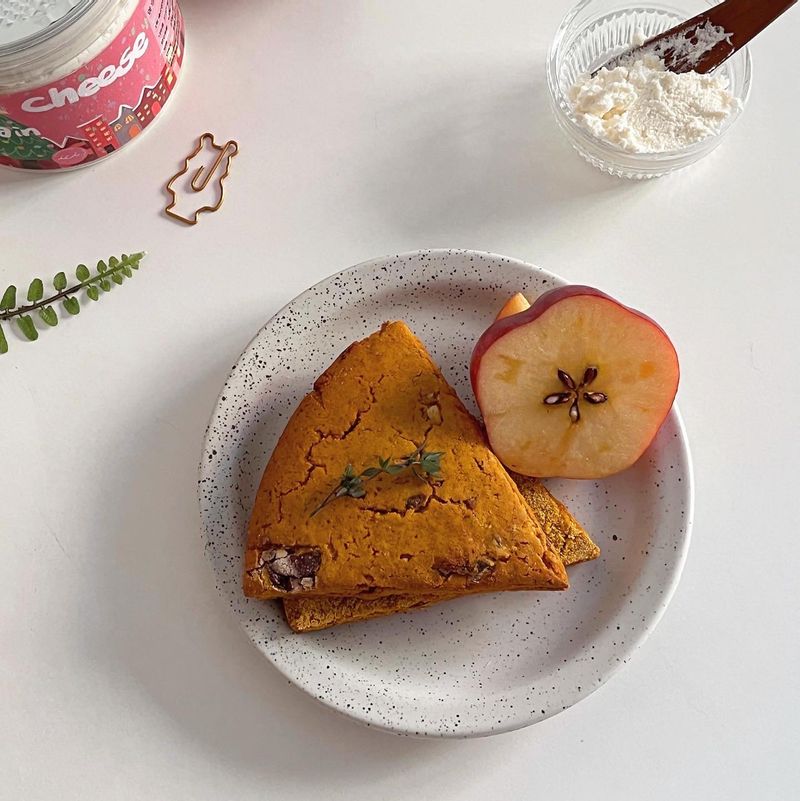 구수한 단호박 보리스콘에 리코타치즈 조합은 역시 최고네요 ꕤ #스콘 #단호박스콘 #리코타치즈 #온더테이블 #홈카페 #다이어트식단