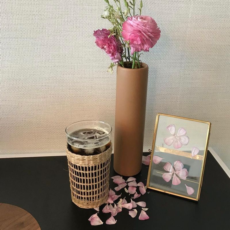 바람은 차지만 집에서 마시는 아이스아메리카노는  놓칠 수 없어요✨✨