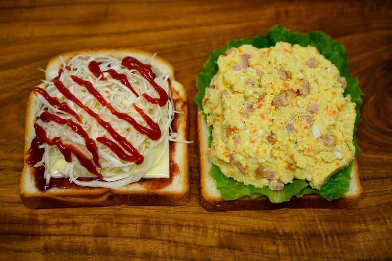 그 위에 양배추+케찹