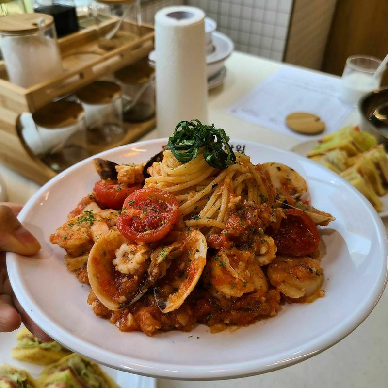 토마토해산물파스타~♡ 오늘 점심은 이걸로 딱!   #홈쿡 #토마토파스타 #토마토요리 #해산물요리 #해산물 #토마토해산물파스타