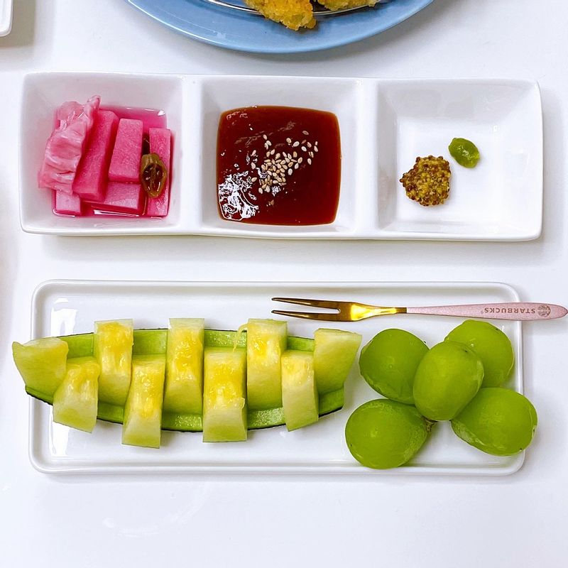 #홈쿡 #집밥 #한식 #경양식 #돈까스 #신혼부부 #신혼밥상 #밥상 #2인밥상 #과일 #돈까스정식 #새우까스 #단호박고로케 #고로케 #새우튀김 #샤인머스캣 #메론 #정식