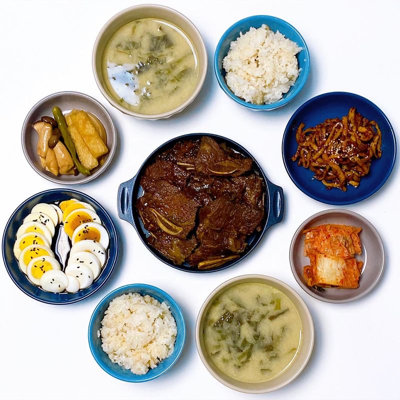 la갈비와 들깨 미역국 끓여 먹었어요☺️ 미역국에 들깨 넣어 끓이니 고소해서  소고기 없어도 맛있겠어요😍