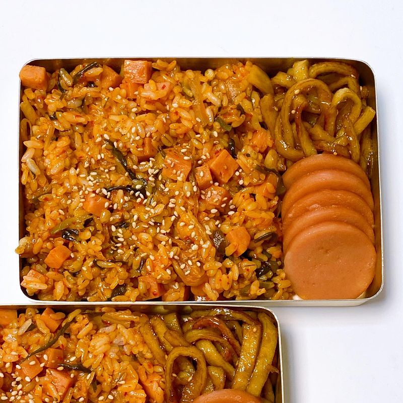 #저녁 #홈쿡 #한식 #도시락 #옛날도시락 #양은도시락 #도시락메뉴 #김치볶음밥 #스팸볶음밥 #볶음밥 #김치스팸볶음밥 #김치 #옛날소세지 #분홍소세지 #소세지 #어묵볶음 #오뎅볶음 #신혼부부 #신혼밥상 #2인밥상