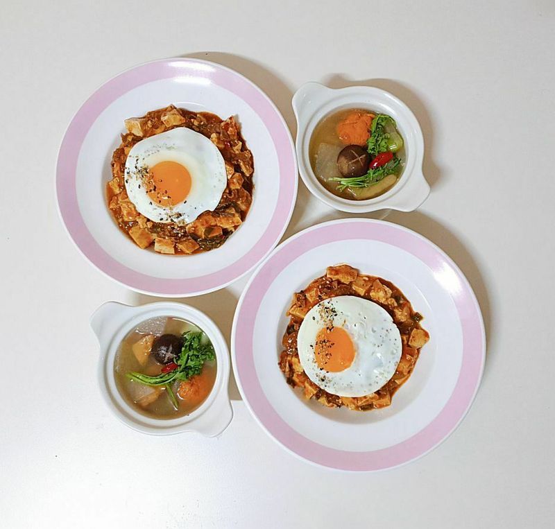 마파두부덮밥에 따끈한 오뎅탕 한그릇! 한그릇요리지만 든든했어요 :) 두부 안좋아하는 남편도 한그릇 뚝딱 🤭 #혼밥 #플레이팅 #집밥 #남편밥상 #신혼밥상 #두부