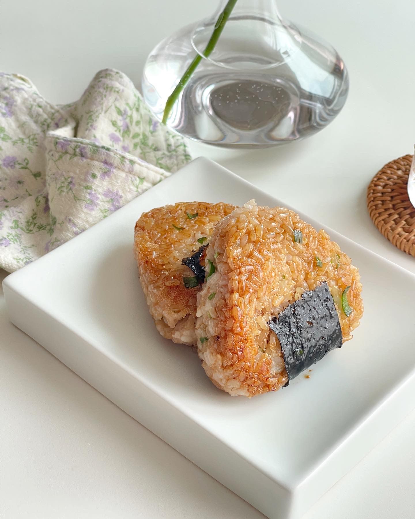 #야끼오니기리 #명란마요주먹밥  청양고추까지 다져넣고 기깔난 맛을 자랑하는 명란마요 주먹밥. 😘