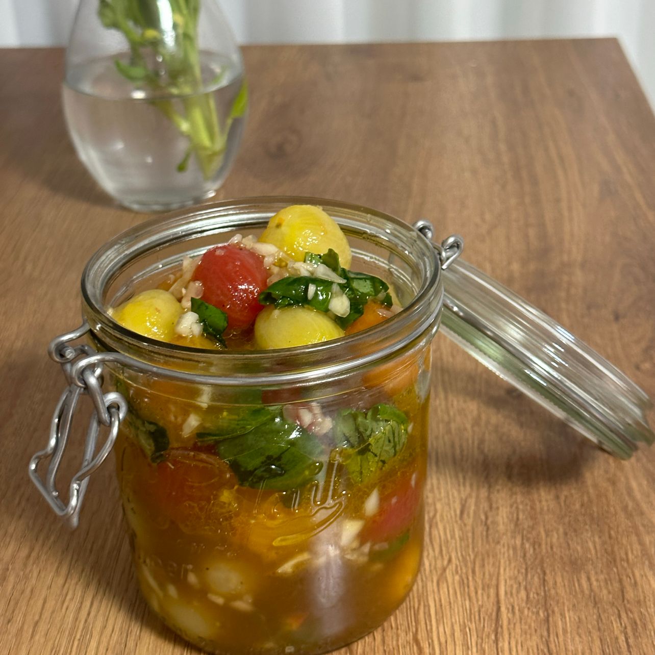 병에 담아 시원하게 숙성시켰다 먹으면 더 맛있지요!!